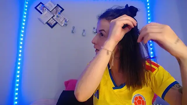 Snapshot of Emma_sweet_hot chatting on 07/07/26, 04:11 Emma sweet hot online show from 07/07/26, 04:11
