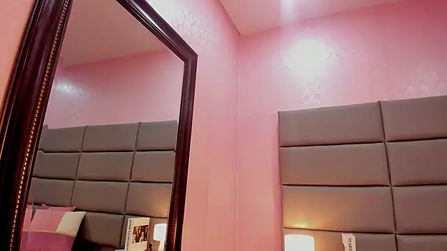 Snapshot of Isabella_Marsh chatting on 10/30/25, 12:39 Isabella Marsh online show from 10/30/25, 12:39