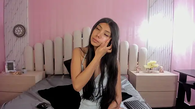 Snapshot of Isabella_Marsh chatting on 12/01/25, 12:32 Isabella Marsh online show from 12/01/25, 12:32