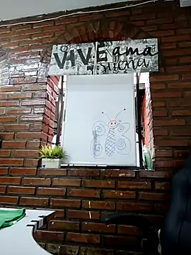 Snapshot of Curly-98 chatting on 10/20/25, 12:05 Curly-98 online show from 10/20/25, 12:05