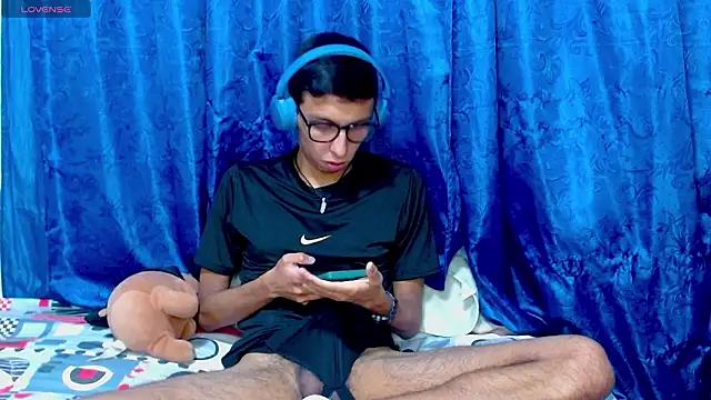 DavTwink3100 online show from 03/18/26, 01:42