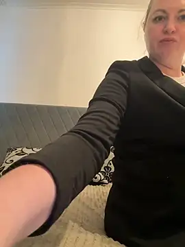 Amelia-Diamond online show from 11/24/25, 11:43