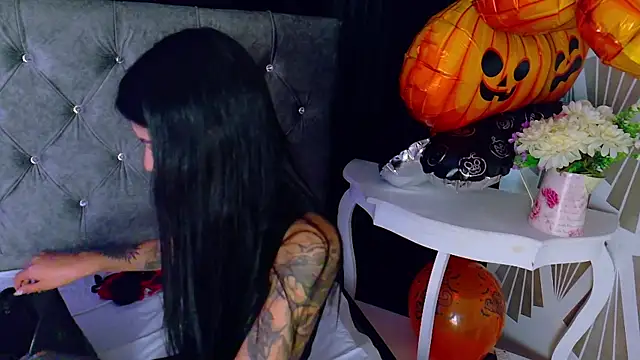 Snapshot of Scarlett_Keller chatting on 10/29/25, 01:02 Scarlett Keller online show from 10/29/25, 01:02