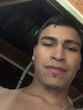 Snapshot of Emiliano_Reyes chatting on 04/25/26, 08:17 Emiliano Reyes online show from 04/25/26, 08:17