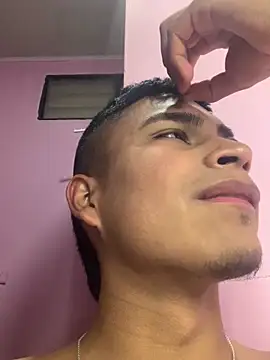 Snapshot of Emiliano_Reyes chatting on 05/09/26, 02:06 Emiliano Reyes online show from 05/09/26, 02:06