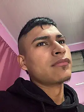 Snapshot of Emiliano_Reyes chatting on 05/12/26, 12:41 Emiliano Reyes online show from 05/12/26, 12:41
