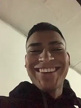 Snapshot of Emiliano_Reyes chatting on 05/27/26, 02:52 Emiliano Reyes online show from 05/27/26, 02:52