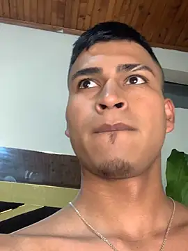 Emiliano Reyes online show from 07/07/26, 06:47