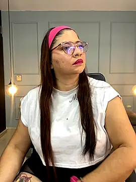 Snapshot of Orianabluee_ chatting on 10/22/25, 02:56 Orianabluee online show from 10/22/25, 02:56