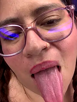 Snapshot of Orianabluee_ chatting on 11/08/25, 02:01 Orianabluee online show from 11/08/25, 02:01