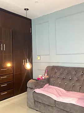 Snapshot of Orianabluee_ chatting on 11/12/25, 03:18 Orianabluee online show from 11/12/25, 03:18