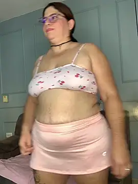 Snapshot of Orianabluee_ chatting on 11/14/25, 04:00 Orianabluee online show from 11/14/25, 04:00