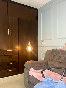 Snapshot of Orianabluee_ chatting on 11/20/25, 03:18 Orianabluee online show from 11/20/25, 03:18