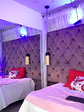 Snapshot of Orianabluee_ chatting on 12/16/25, 07:30 Orianabluee online show from 12/16/25, 07:30