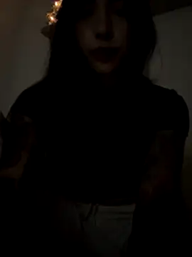 Snapshot of valeriahornier chatting on 12/22/25, 01:57 valeriahornier online show from 12/22/25, 01:57