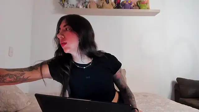 valeriahornier online show from 04/17/26, 02:03