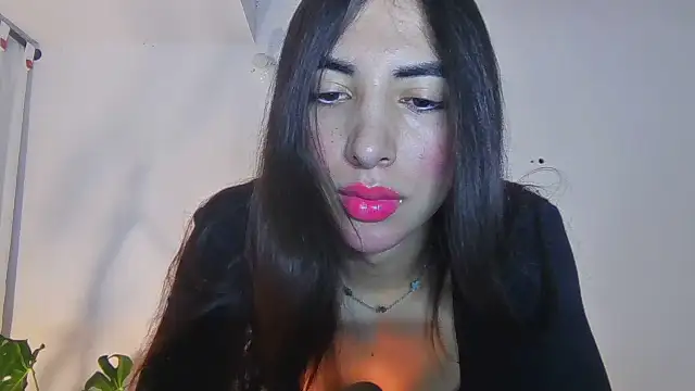 Snapshot of valeriahornier chatting on 07/08/26, 01:43 valeriahornier online show from 07/08/26, 01:43