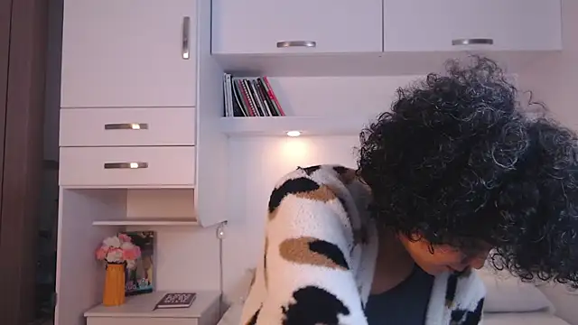 Snapshot of MartiRuis10 chatting on 10/22/25, 08:41 MartiRuis10 online show from 10/22/25, 08:41