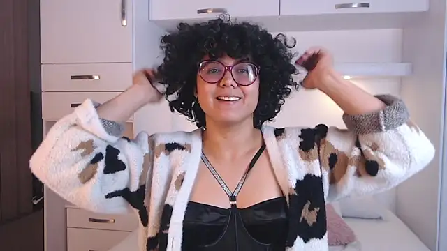 Snapshot of MartiRuis10 chatting on 11/21/25, 09:57 MartiRuis10 online show from 11/21/25, 09:57