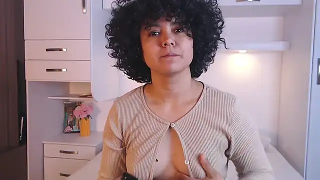 Snapshot of MartiRuis10 chatting on 11/27/25, 08:44 MartiRuis10 online show from 11/27/25, 08:44