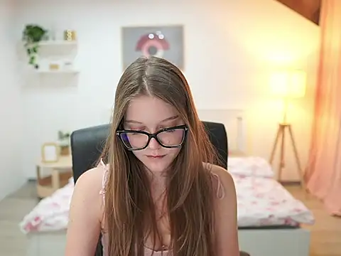 Snapshot of lisa_mccoy_ chatting on 10/18/25, 01:34 lisa mccoy online show from 10/18/25, 01:34