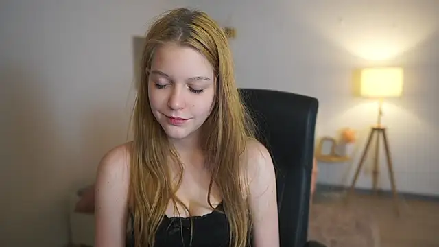 Snapshot of lisa_mccoy_ chatting on 02/16/26, 06:59 lisa mccoy online show from 02/16/26, 06:59