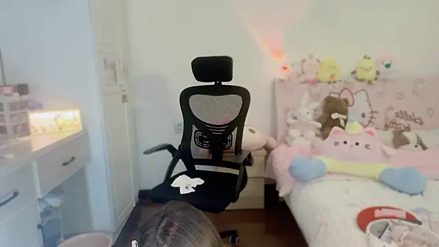 Onecutelittle online show from 11/05/25, 05:40