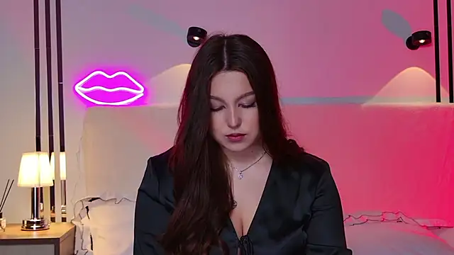 Snapshot of _Tessa_May_ chatting on 11/21/25, 12:10 Tessa May online show from 11/21/25, 12:10