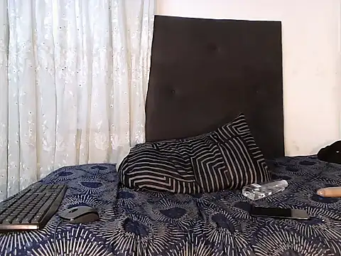 MinnieBee101 online show from 03/02/26, 07:15