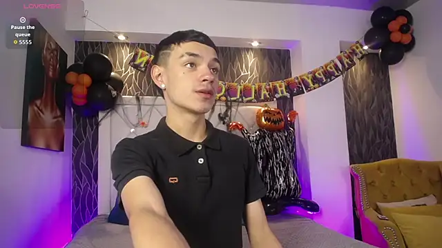 Snapshot of Mike_lawford1 chatting on 10/29/25, 01:13 Mike lawford1 online show from 10/29/25, 01:13