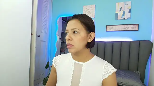 Aria Russo online show from 11/06/25, 02:51