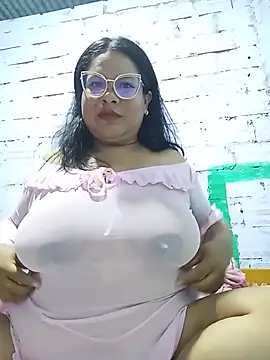 Snapshot of celeste122595 chatting on 06/07/26, 03:32 celeste122595 online show from 06/07/26, 03:32