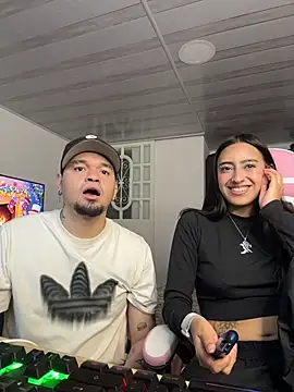 Snapshot of zelda_kuro chatting on 12/21/25, 09:22 zelda kuro online show from 12/21/25, 09:22