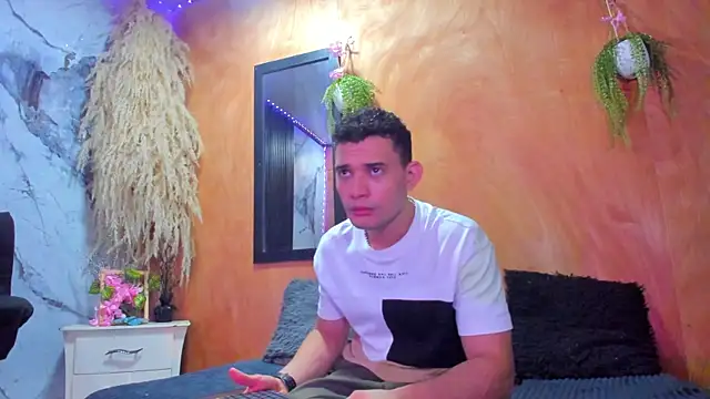 Snapshot of Jax_Thunder chatting on 02/13/26, 01:40 Jax Thunder online show from 02/13/26, 01:40