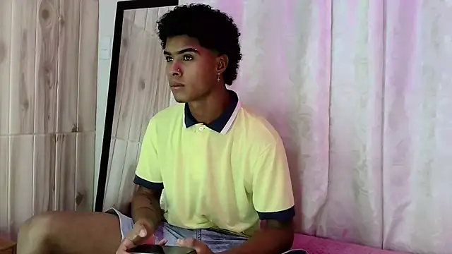 Snapshot of Pasion_morena chatting on 11/18/25, 01:11 Pasion morena online show from 11/18/25, 01:11