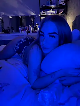 Snapshot of Ellieskyyee1 chatting on 11/16/25, 01:22 Ellieskyyee1 online show from 11/16/25, 01:22