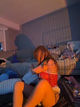 Snapshot of Ellieskyyee1 chatting on 12/19/25, 09:33 Ellieskyyee1 online show from 12/19/25, 09:33