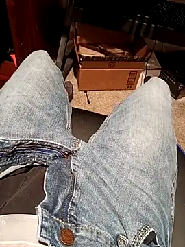 Snapshot of SirDirty34 chatting on 10/19/25, 06:03 SirDirty34 online show from 10/19/25, 06:03