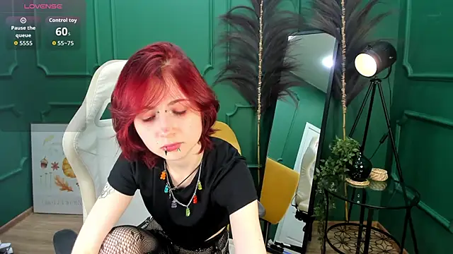 Snapshot of _L_o_r_r_y_ chatting on 11/06/25, 01:45 L o r r y online show from 11/06/25, 01:45