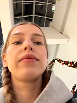 kira mia online show from 12/04/25, 03:21