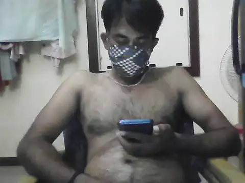 Snapshot of HeatableRevan chatting on 06/19/26, 06:12 HeatableRevan online show from 06/19/26, 06:12