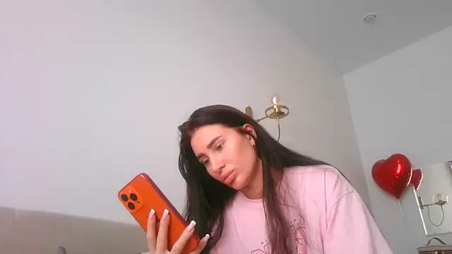 Snapshot of Qaralinn chatting on 02/27/26, 08:58 Qaralinn online show from 02/27/26, 08:58