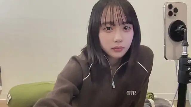 Snapshot of Mahocha1 chatting on 11/05/25, 12:05 Mahocha1 online show from 11/05/25, 12:05