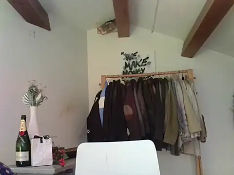 DeboraMee online show from 10/23/25, 03:22