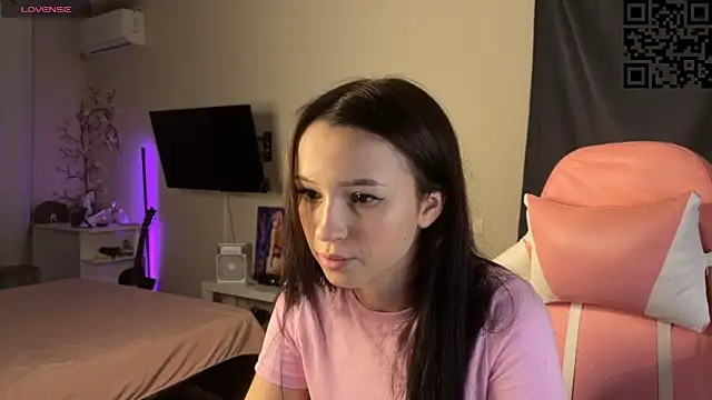 Snapshot of ella_simons chatting on 11/09/25, 12:20 ella simons online show from 11/09/25, 12:20