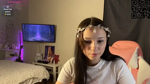 Snapshot of ella_simons chatting on 11/13/25, 01:48 ella simons online show from 11/13/25, 01:48