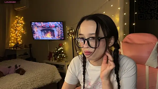 ella simons online show from 12/22/25, 01:02