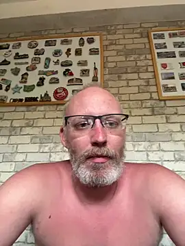 Snapshot of Cedric7653 chatting on 05/28/26, 02:25 Cedric7653 online show from 05/28/26, 02:25