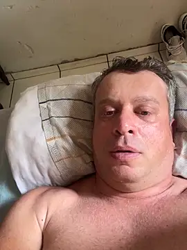 Snapshot of wellingtonmds chatting on 10/25/25, 12:23 wellingtonmds online show from 10/25/25, 12:23