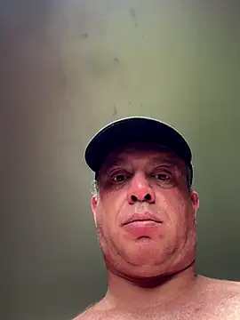 Snapshot of wellingtonmds chatting on 10/26/25, 12:44 wellingtonmds online show from 10/26/25, 12:44